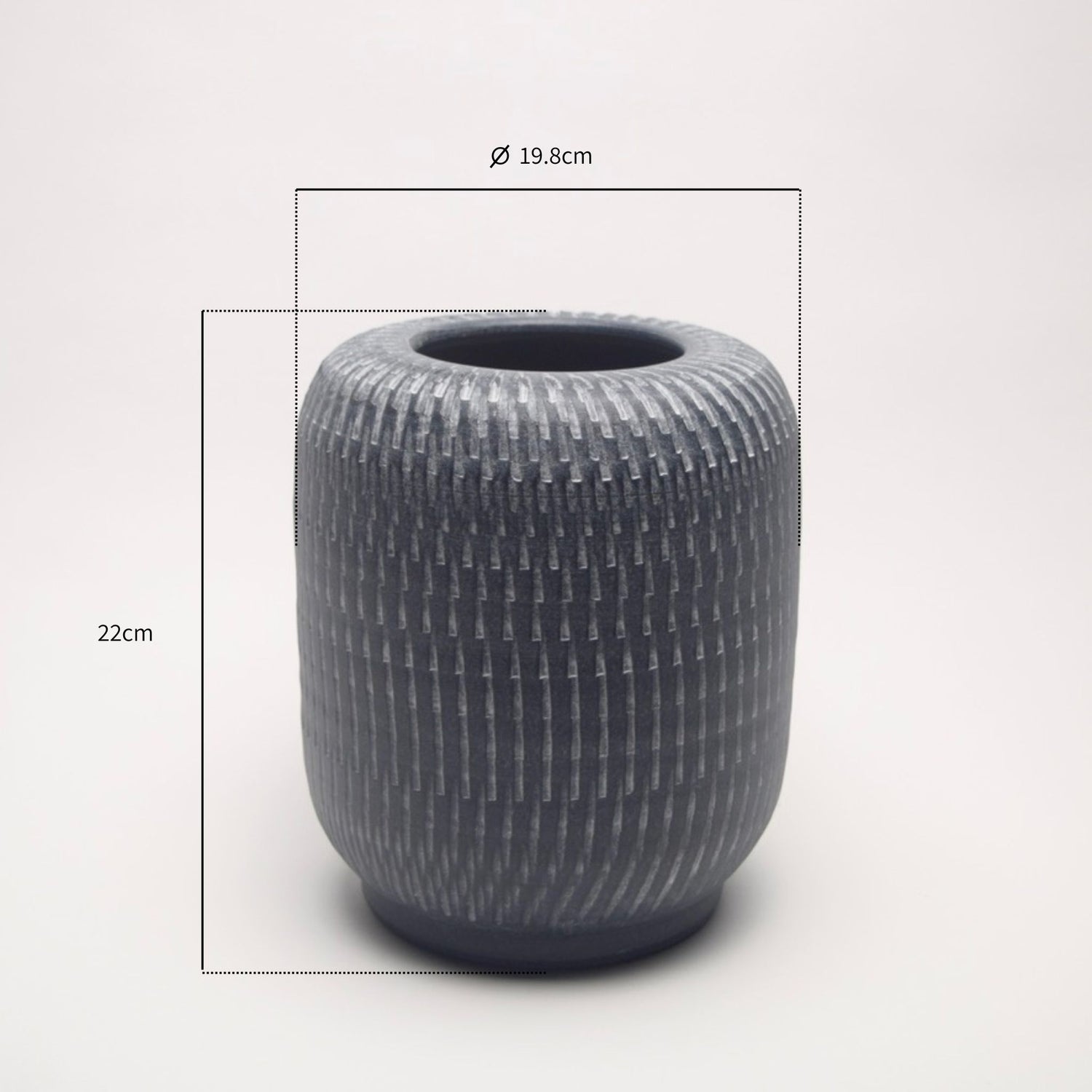 Grey textured ceramic jug with white linear pattern, showing annotated dimensions