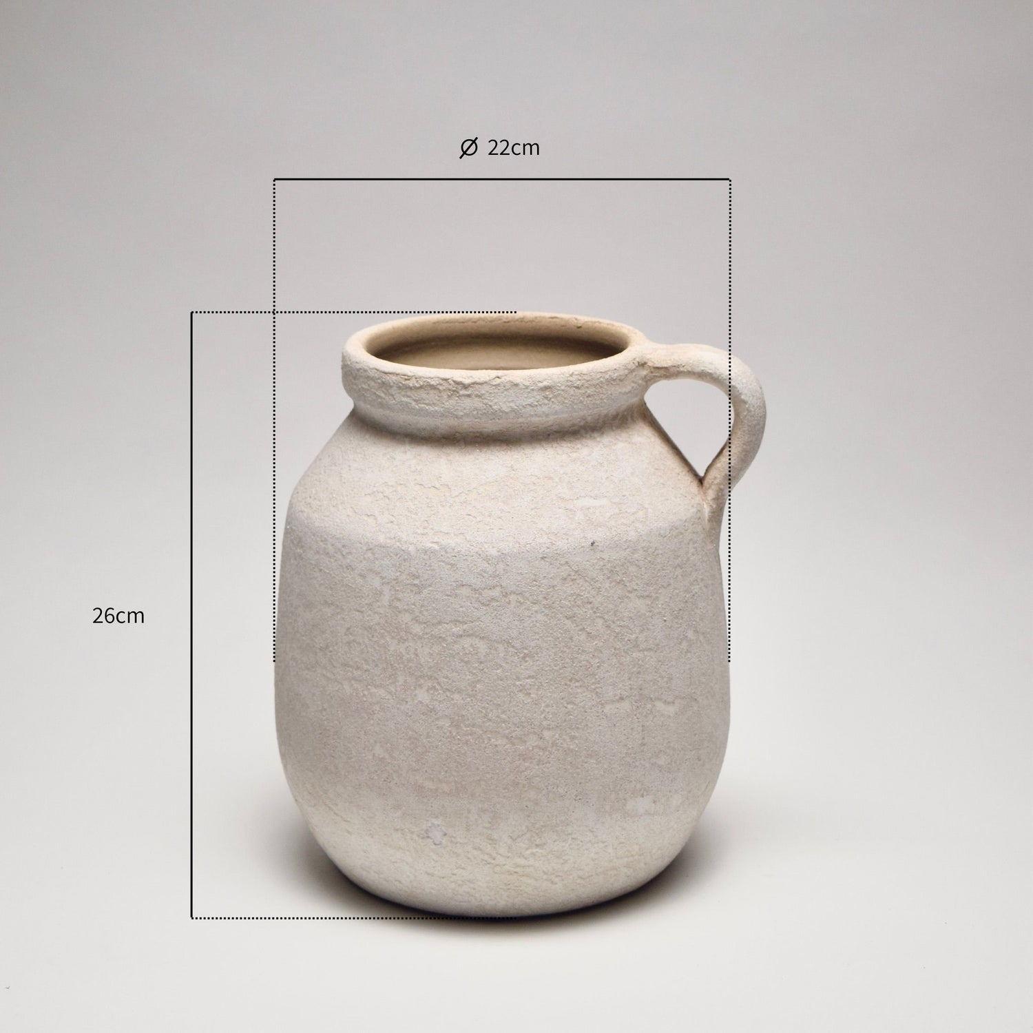 White ceramic vase with a handle on a light grey background, showing dimensions.